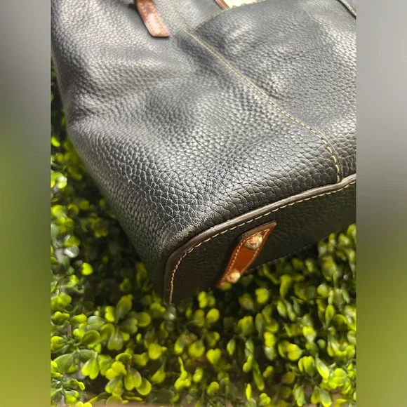 - Dooney & Bourke Pebble Grain
Leather Lexington - Picture 5 of 6